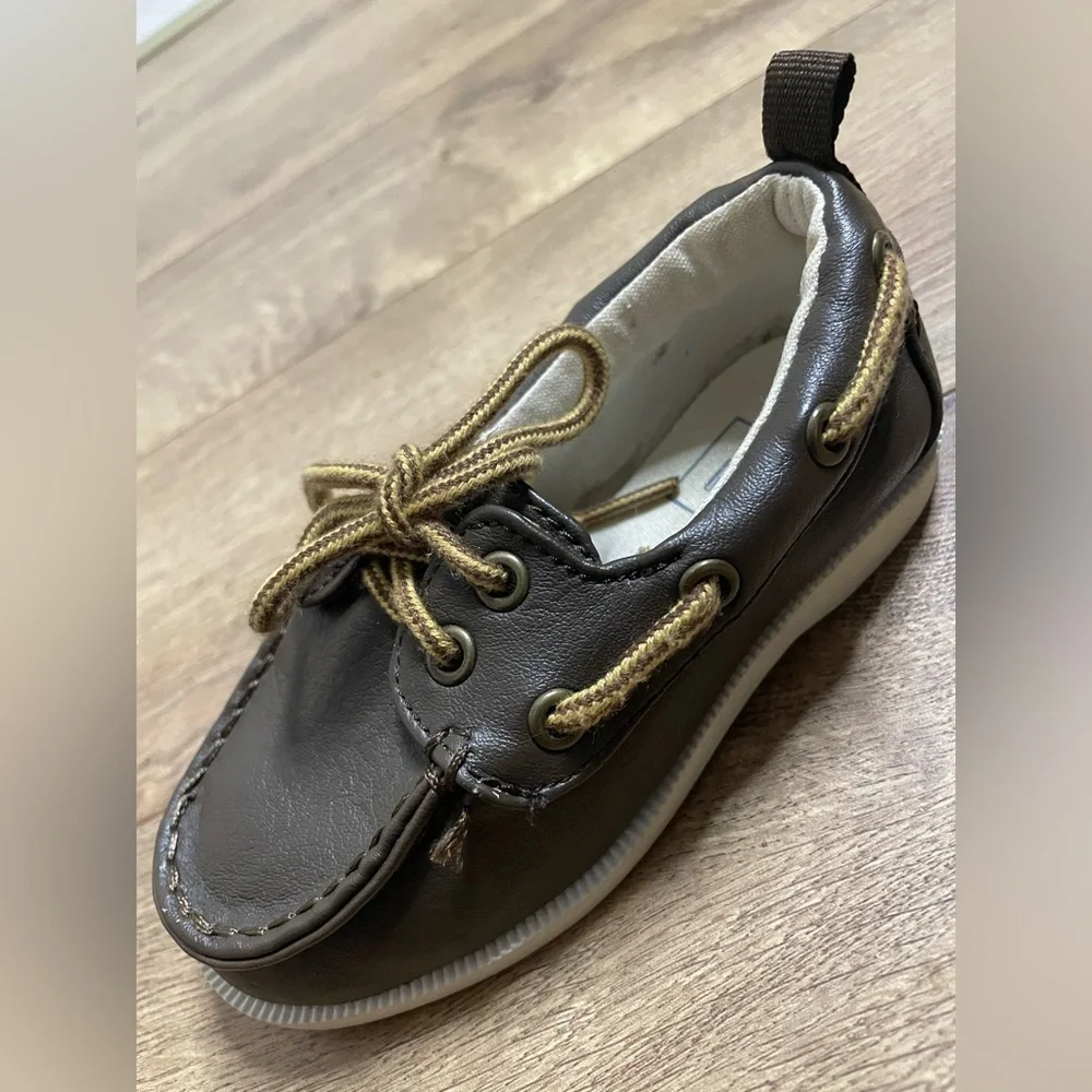 GAP Kids Moccasins in Brown and White